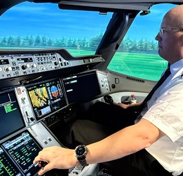 Ein Pilot von Swiss im Simulator: Ausbildung ist neu vor der Haustür möglich.