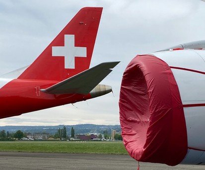 Geparkte Flieger von Helvetic Airways in Dübendorf: Die vier Maschinen bleiben vorerst dort.