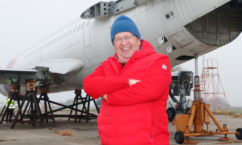 Cyril Fogas vor seiner Tupolev Tu-154: Das Flugzeug ...