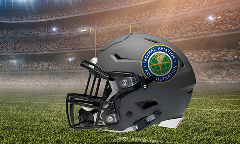 Ein Bild aus den Sicherheitsanweisungen der FAA zum Superbowl 2022: Das Logo der amerikanischen Luftfahrtbehörde auf einem Football-Helm.