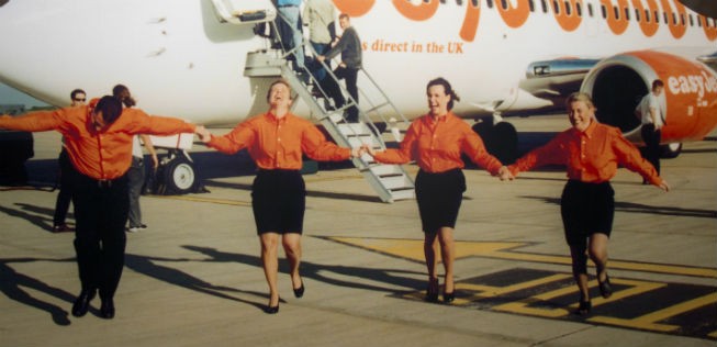 Alles so orange: Die Farbe behielt Easyjet seit dem Start im Jahr 1995 bei. Die Airline startete mit zwei geleasten Flugzeugen, baute aber schnell aus.