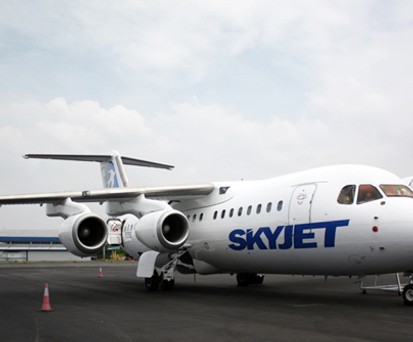 Mit dem Avro RJ85 fliegt Skyjet Flugplätze an, welche bisher kaum erschlossen waren.