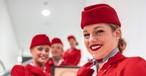 Flugbegleiterinnen von Austrian Airlines: Sie fliegen künftig auch nach Montreal.