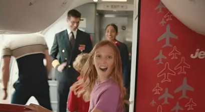 Szene aus dem Original-Werbespot von Jet 2: WUrde im Netz umgedeutet.