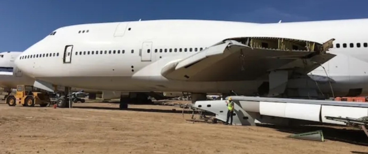 Die Boeing 747 mit der Seriennummer 23394 in der kalifornischen Wüste.