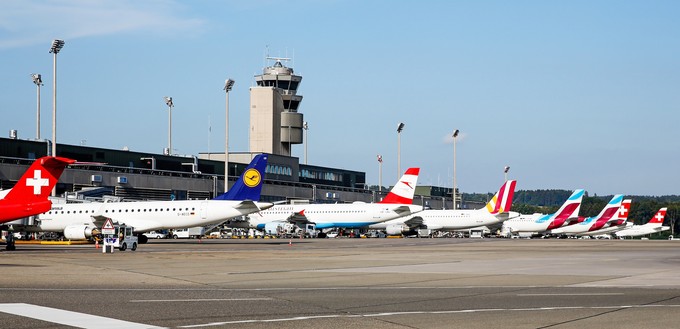 Bei den vielen Airlines am Himmel helfen die Rufzeichen, Flugzeuge voneinander zu unterscheiden.