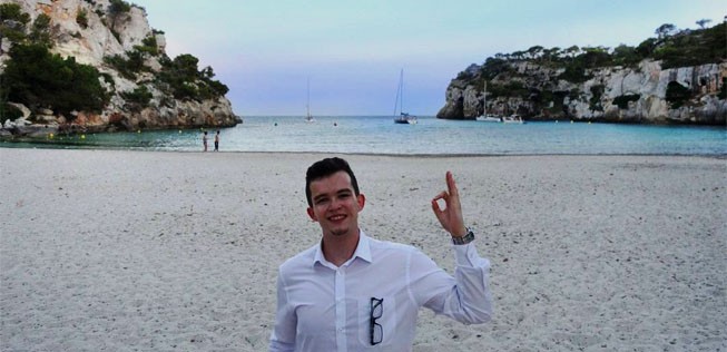 Joe Furness in Menorca: Eine Reise mit Extra.