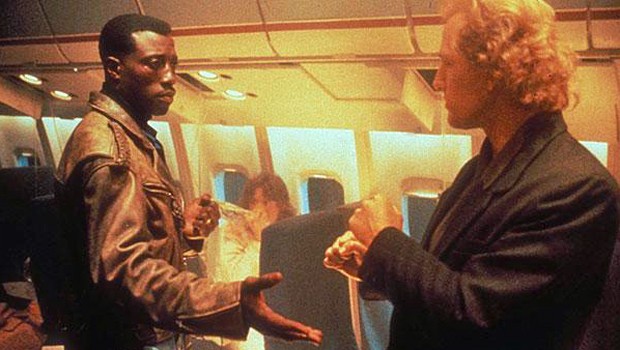 Rang 7: Auch in Passenger 57 (1992) gibt es viel Action. Ein Ex-Polizist (Wesley Snipes) trifft an Bord auf einen Entführer, der von Marshalls begleitet wird.