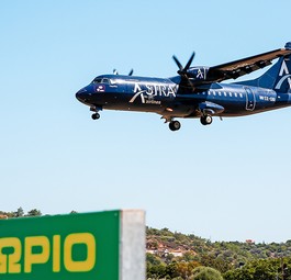 ATR 42 von Astra im Landeanflug auf Chios: Die Airline soll mit Jets aus China neu starten.