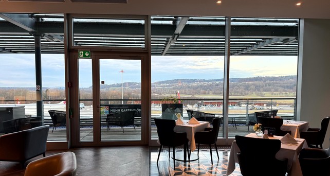 Eine Aussicht wie diese ist in einer Airport-Lounge nicht selbstverständlich. Unter anderem genau deswegen entschied man sich bei Swissport, eine neue Lounge der höchsten Kategorie zu eröffnen.