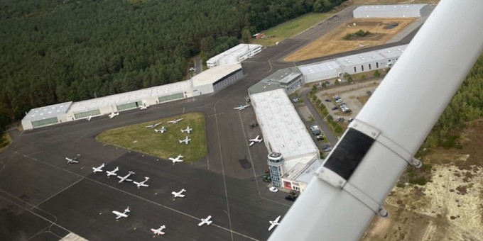 Der Flugplatz Schönhagen nach dem Start.