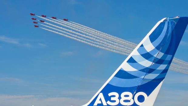 Der Airbus A380 schlägt aber selbst den Mega-Saurier. Sein Höchstabfluggewicht beträgt 575 Tonnen.