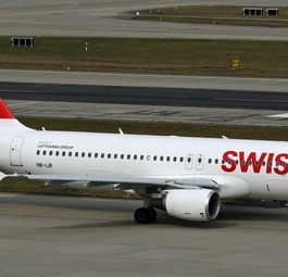 Der Airbus A320 mit dem Kennzeichen HB-IJR macht den Anfang. Auf ihm ...