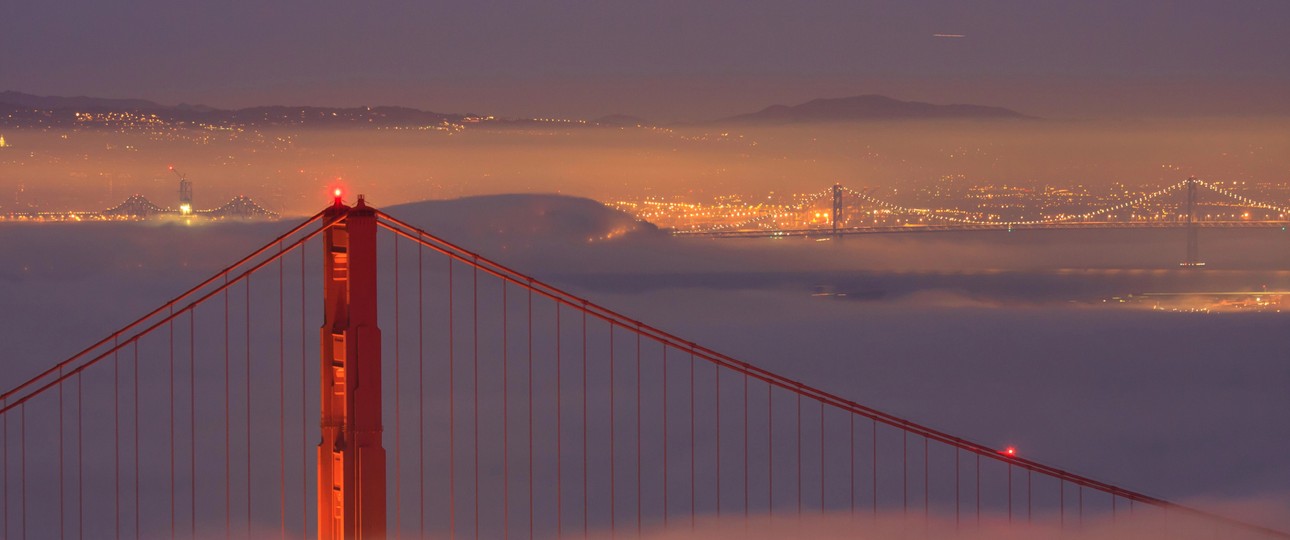 Die Golden Gate Bridge am Eingang der San Francisco Bay: Beide Flughäfen in der Nähe.