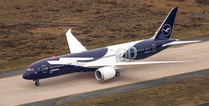 Boeing 787 von Lufthansa im Jubiläumsdesign: Bald sind fast alle Sitze buchbar.