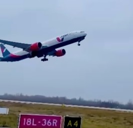 Der Start der UR-AZR in Kyiv-Boryspil: Es ging nach Tarbes.