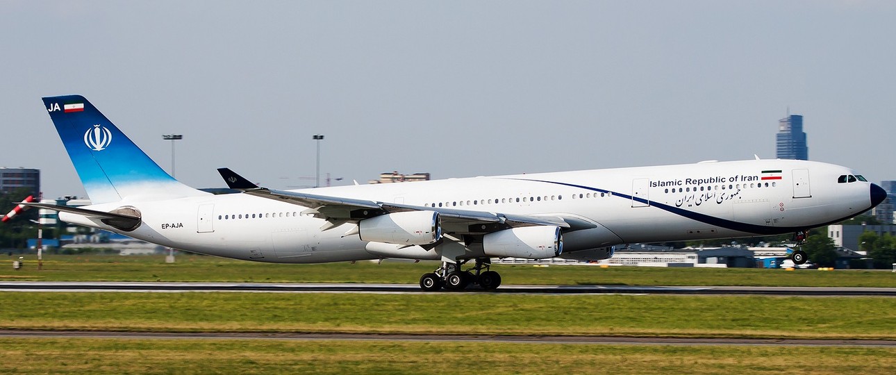 So sah der Airbus A340 der iranischen Regierung früher aus: Zuletzt trug er eine rot-weiß-grüne Lackierung und das Kennzeichen EP-IGA und soll nun zerstört worden sein.