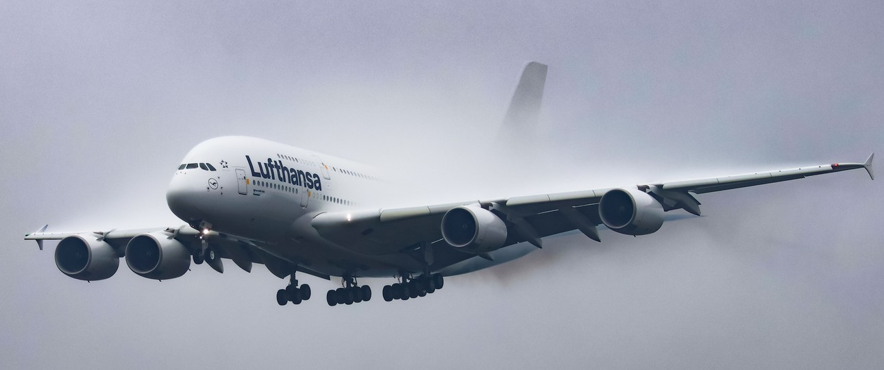 Der Airbus A380 mit dem Kennzeichen D-AIMK (Archivbild): Wurde in Abu Dhabi gewartet.