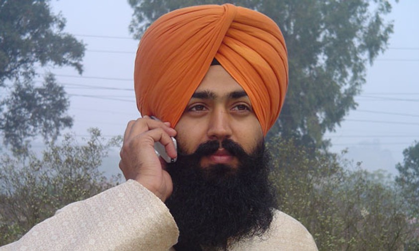 Unter dem Turban verbergen die Sikhs ihr langes Haar.