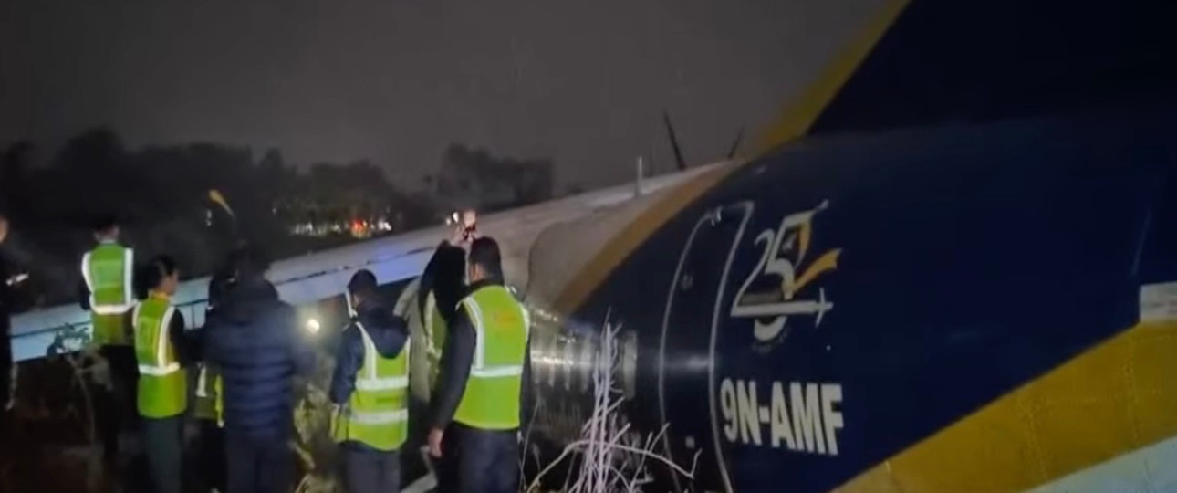 Die verunglückte ATR 72 von Buddha Air: Überschoss die Landebahn in Bhadrapur.