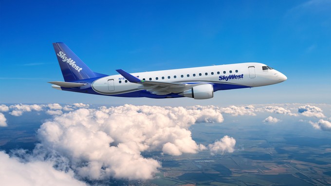Embraer hat von Sky West aus den USA einen Festauftrag für 60 Embraer E175 mit Kaufrechten für 50 weitere der Flugzeuge erhalten. Die Auslieferung der Flugzeuge beginnt 2027. Mit einer Flotte von 263 Flugzeugen und einem Auftragsbestand von 16 Flugzeugen ist Sky West Airlines der weltweit größte E-Jet-Besitzer und -Betreiber.