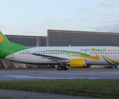 Die 737-400 flog für Jetairfly und wurde in Amsterdam für Lao Central neu lackiert.