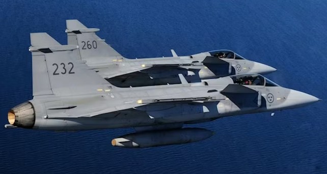 Saab JAS 30 Gripen Das Akronym steht für Jakt, Attack och Spaning (Jagd, Angriff und Aufklärung) 