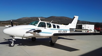 Beechcraft 58 Baron von Euroairlines: Mitte zum Zweck.