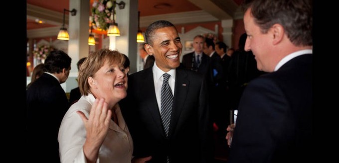 G8-Treffen 2011 im französischen Deauville: Bundeskanzlerin Angela Merkel, US-Präsident Barack Obama sowie der britische Premierminister David Cameron vor einem Dinner. Nur Merkel hat ihr Amt noch heute.