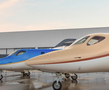 Honda Jet Elite S: In Luxe Gold  (vorne), Deep Sea Blue und Gunmetal.