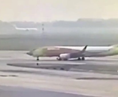 Schlepperfahrer wird von Flugzeug erdrückt