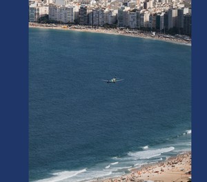 Die Embraer E195-E2 über der Copacabana: Azul feierte mit der Aktion das brasilianische Fußballteam der Männer.