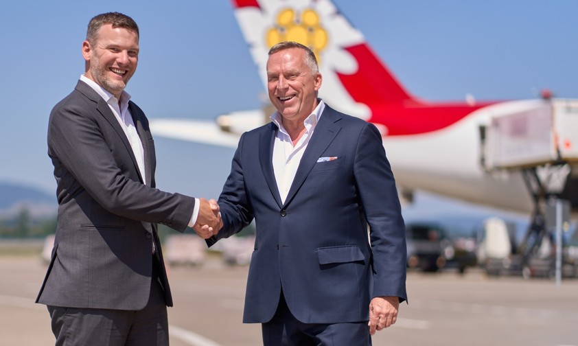 Bernd Bauer (rechts) und sein Nachfolger Edi Wolfensberger: Chefwechsel bei Edelweiss.