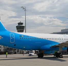 Airbus von Fly Lili am Flughafen München: DieFluglinie ist in den Fokus der rumänischen Finanzbehörden geraten.
