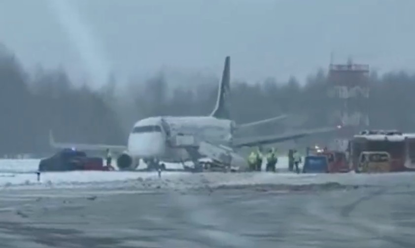 Embraer E170 von Lot: Sie blockiert die Piste.