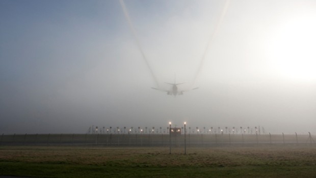 Landung bei Nebel: Herausforderung für Piloten.