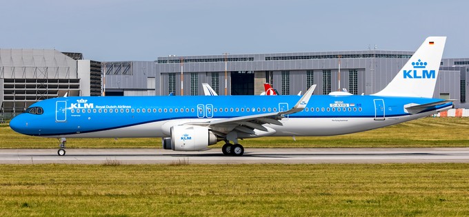 Bei KLM wird sie das Kennzeichen PH-AXA  tragen.