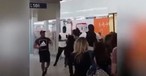 Prügelnde Rapper lähmen Pariser Flughafen