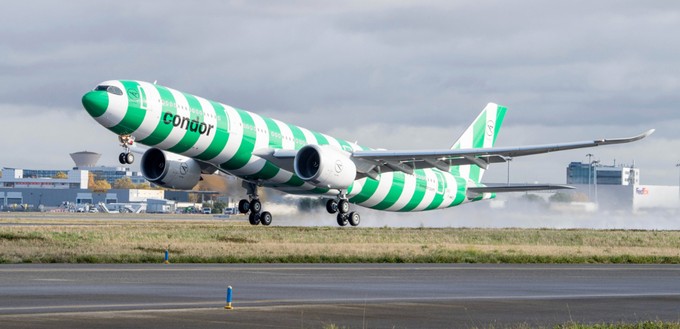 Abflug: Condors Airbus A330-900 mit dem Testkennzeichen F-WWCX ...