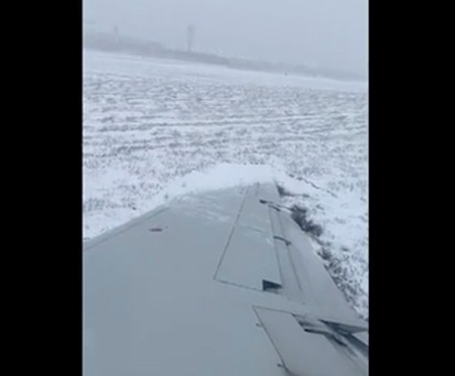 American-Jet rutscht nach Landung in den Schnee