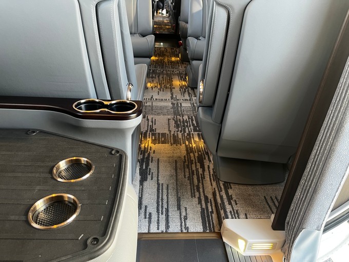 Der Boden ist flach.