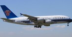 Airbus A380 mit dem Kennzeichen B-6136 von China Southern, hier zu sehen im Jahr 2012: Steht nun mit US-Registrierung am Boden.