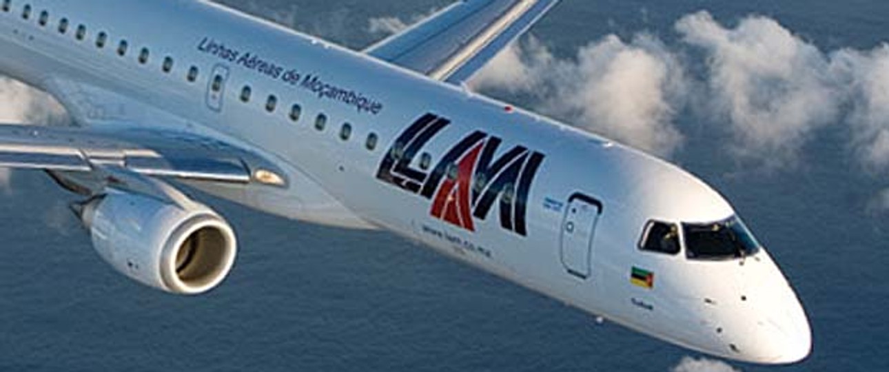 Embraer 190 von LAM: Der Pilot war alleine im Cockpit.