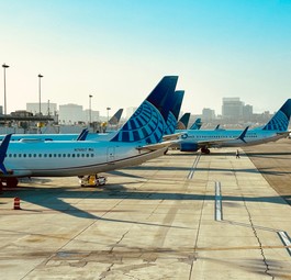 Flugzeuge von United Airlines in Los Angeles: Ärger mit den Triebwerksbauern.
