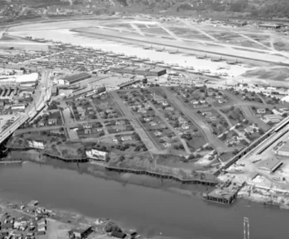 Luftaufnahme der Fake-Stadt auf dem Boeing Werk 2: Die Stadt wurde zur Tarnung gebaut.