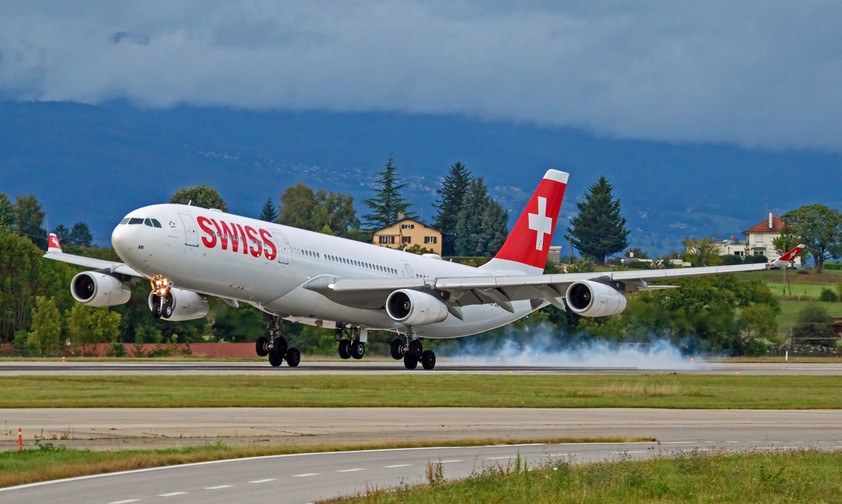 Airbus A340 bei der Landung in Genf: Ungewöhnlich im Inland.