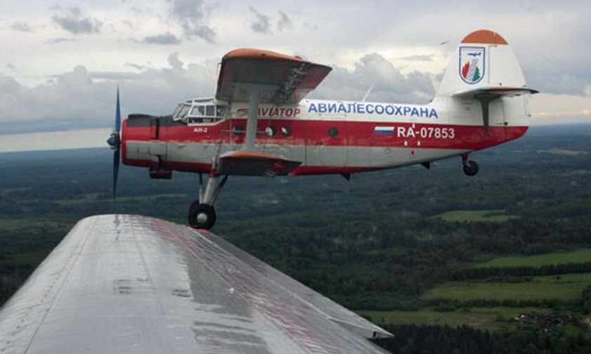 Antonov An-2 einer Feuerwehreinheit zur Waldbrandbekämpfung: Angetrieben von einem Neunzylinder-Sternmotor.
