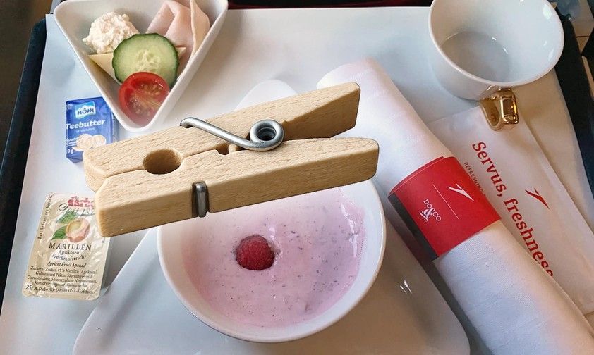 Die Servietten-Klammer in der Business Class von Austrian Airlines: Kleine Klammer, viele Fans.