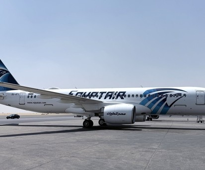 Airbus A220-300 von Egypt Air, hier noch mit dem Kennzeichen SU-GFC: Heißt mittlerweile N562AZ und bleibt für immer am Boden.