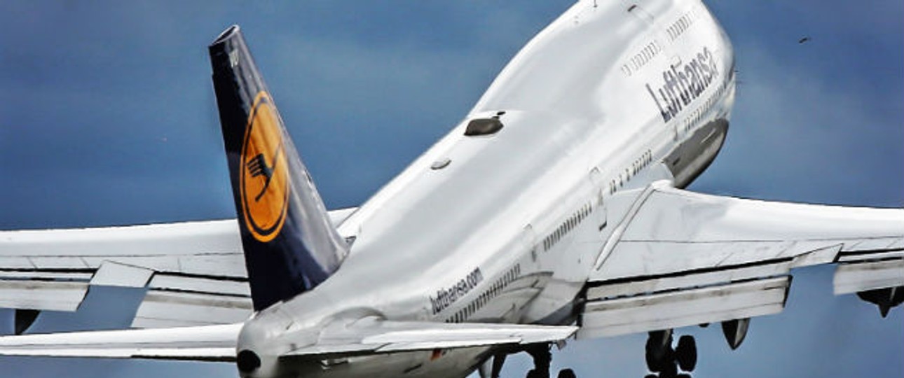 <strong>Frankfurt:</strong> Länger gehts ab dem größten deutschen Flughafen nicht als mit Lufthansa nach Buenos Aires. Distanz: 11.500 Kilometer. Flugdauer: 13:50 Stunden. Ebenfalls lang dauern die Flüge nach Singapur (Lufthansa) und Kuala Lumpur (Condor).